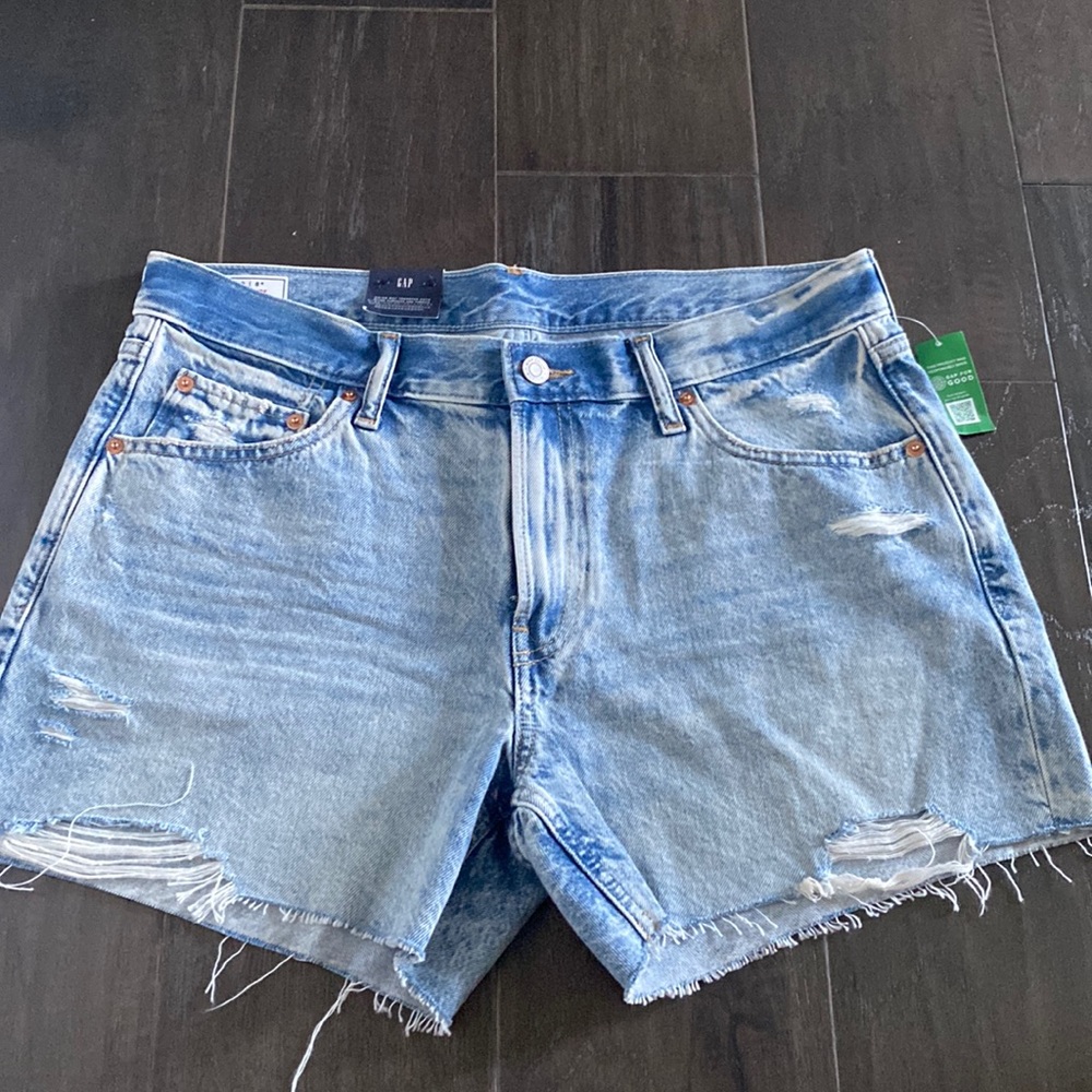 NWT GAP low stride shorts 29